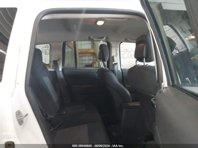 Photo 7 VIN: 1J4NF1FB7BD180182 - JEEP COMPASS 