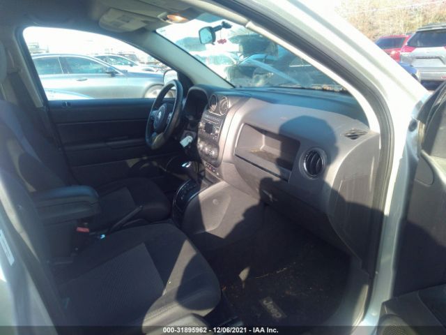 Photo 4 VIN: 1J4NF1FB7BD197015 - JEEP COMPASS 