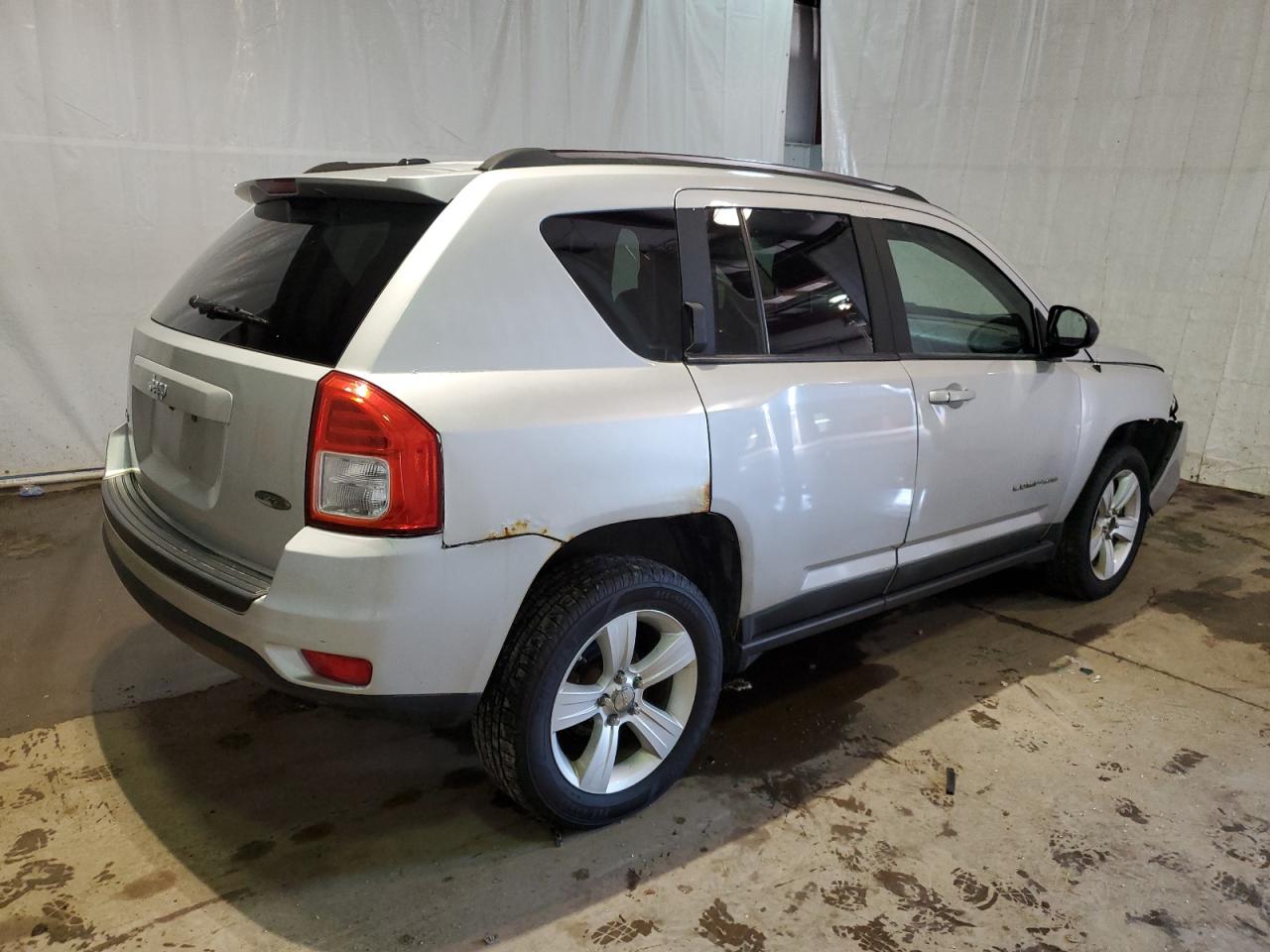 Photo 2 VIN: 1J4NF1FB7BD239215 - JEEP COMPASS 