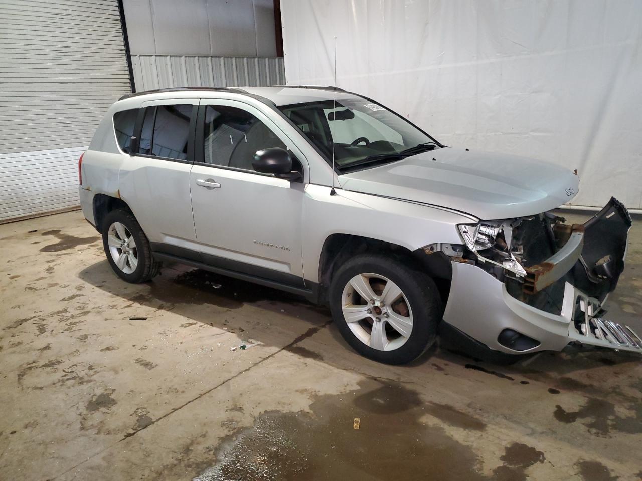 Photo 3 VIN: 1J4NF1FB7BD239215 - JEEP COMPASS 