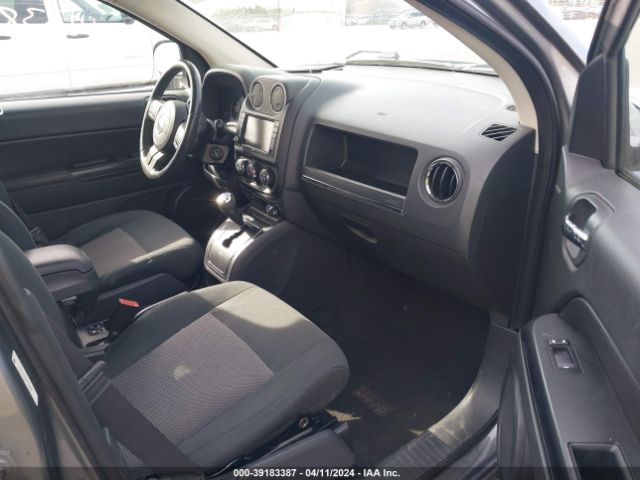 Photo 4 VIN: 1J4NF1FB7BD239408 - JEEP COMPASS 