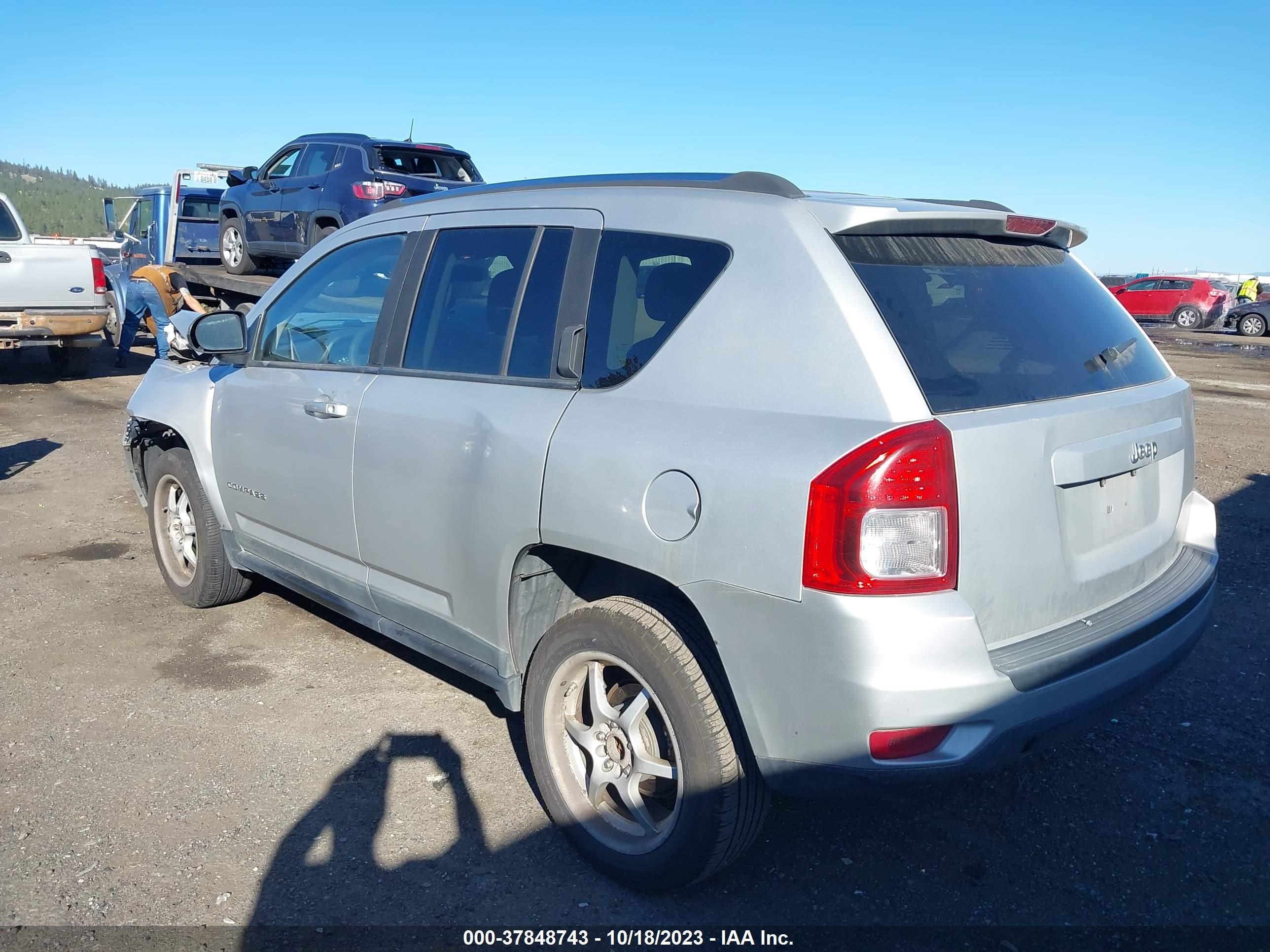 Photo 2 VIN: 1J4NF1FB7BD259416 - JEEP COMPASS 