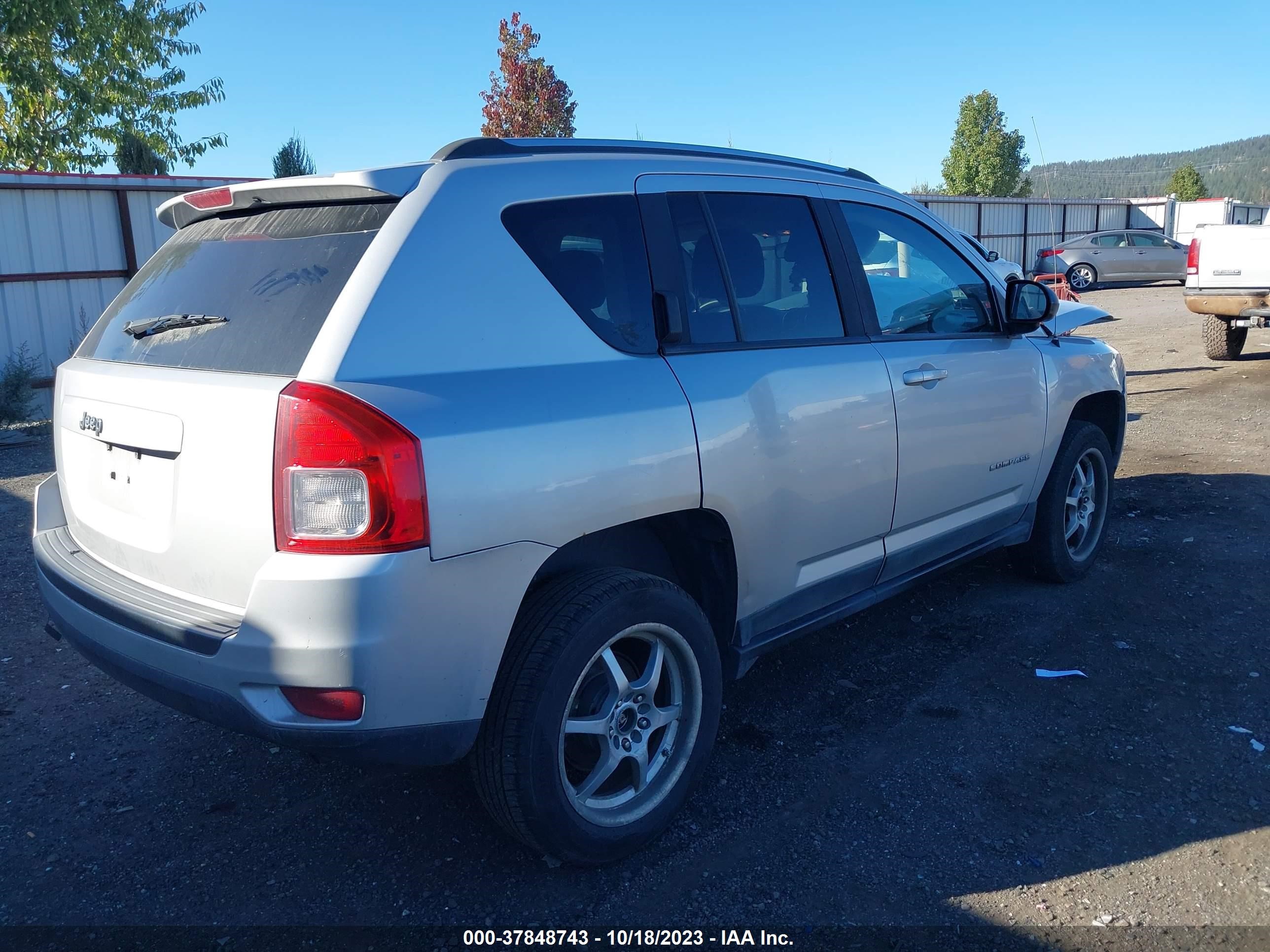 Photo 3 VIN: 1J4NF1FB7BD259416 - JEEP COMPASS 