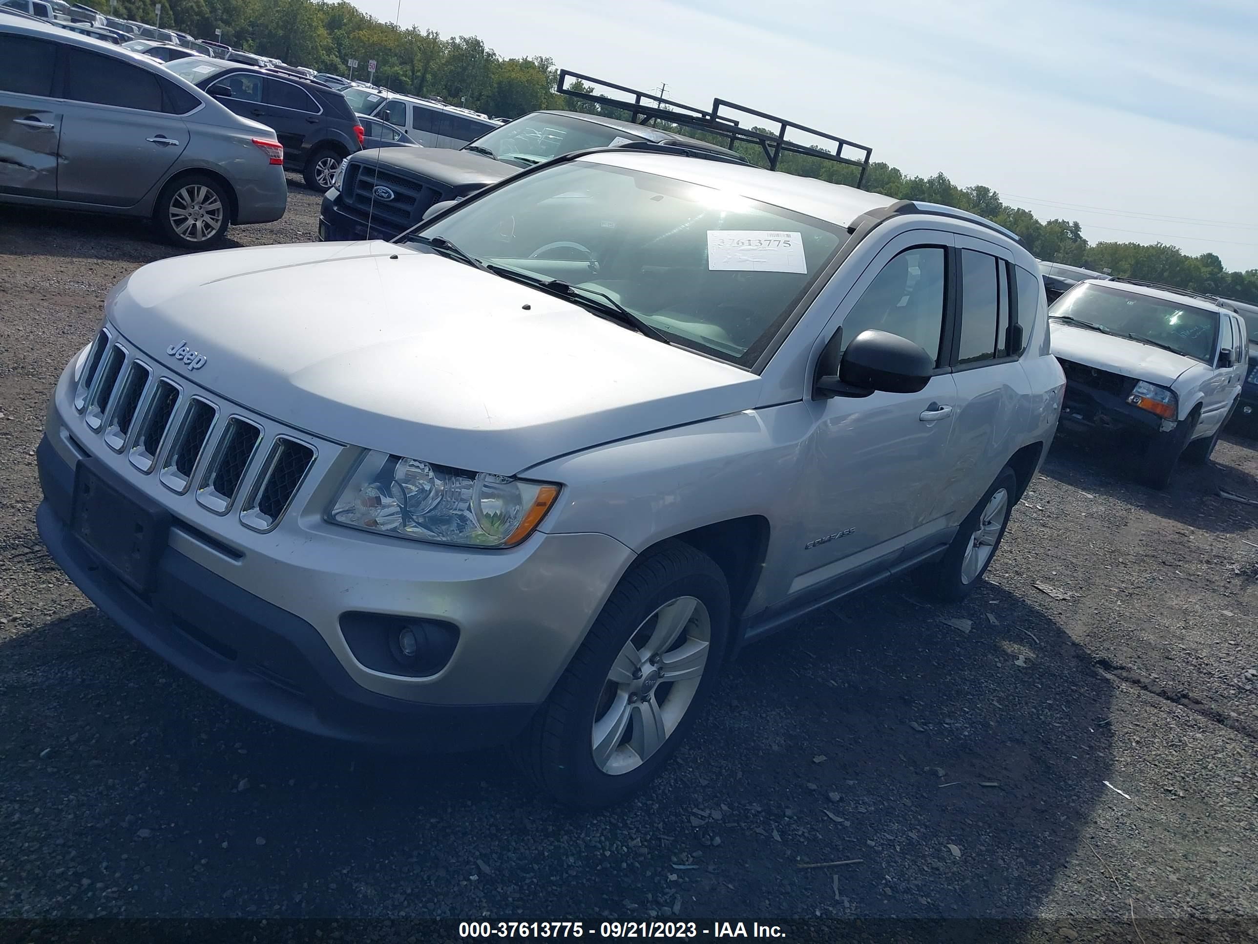 Photo 1 VIN: 1J4NF1FB8BD135008 - JEEP COMPASS 