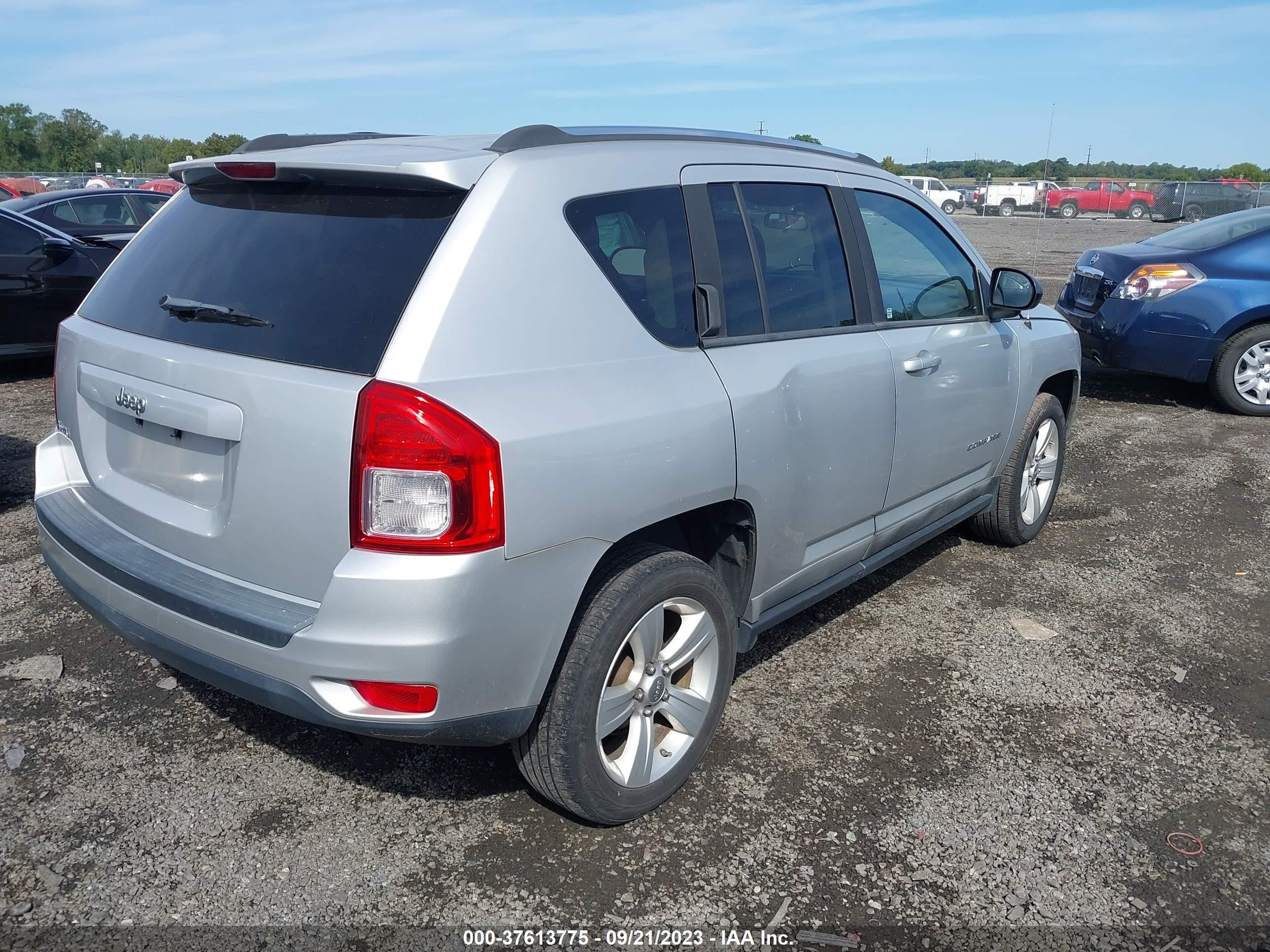 Photo 3 VIN: 1J4NF1FB8BD135008 - JEEP COMPASS 