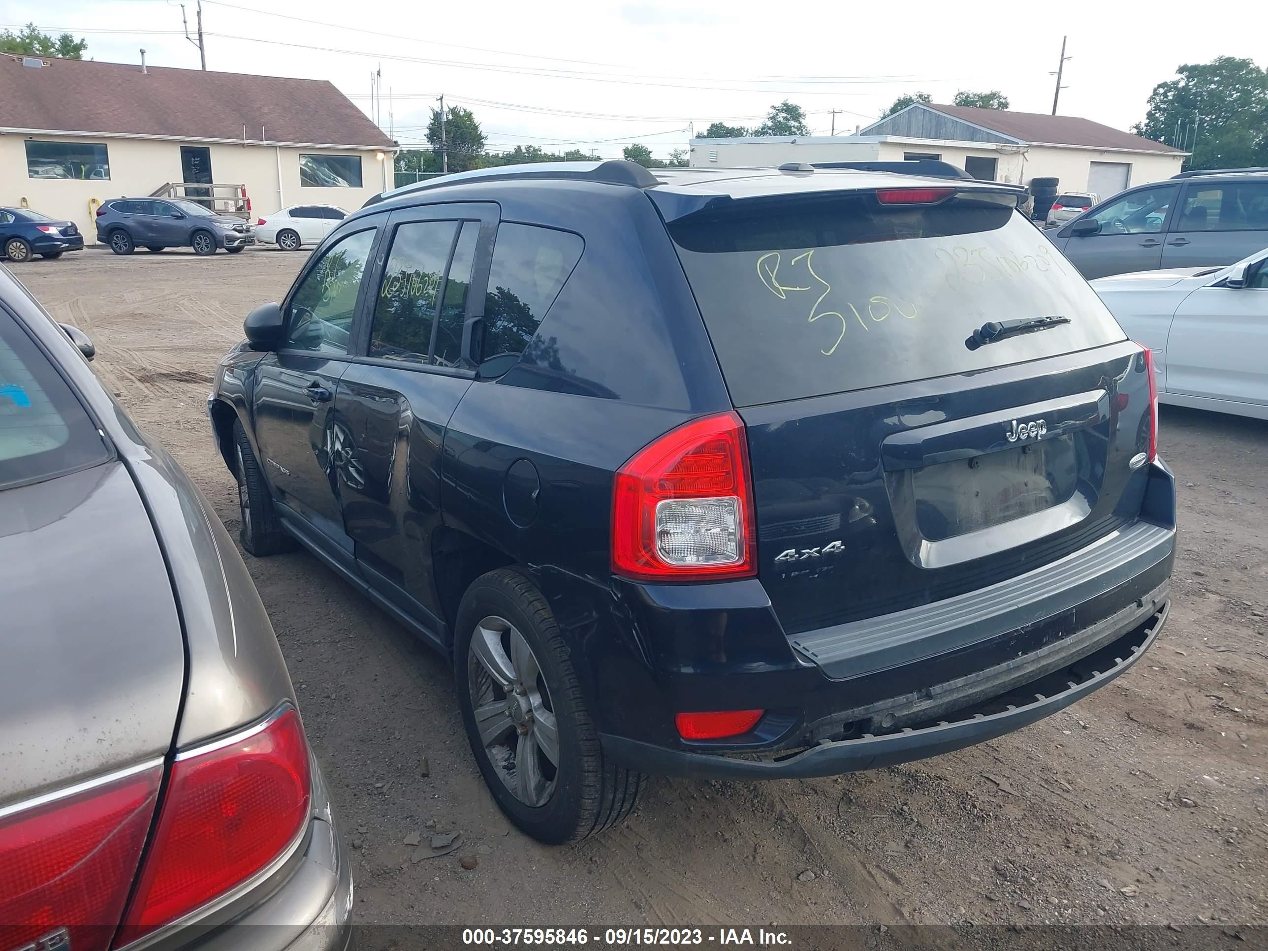 Photo 2 VIN: 1J4NF1FB9BD194018 - JEEP COMPASS 