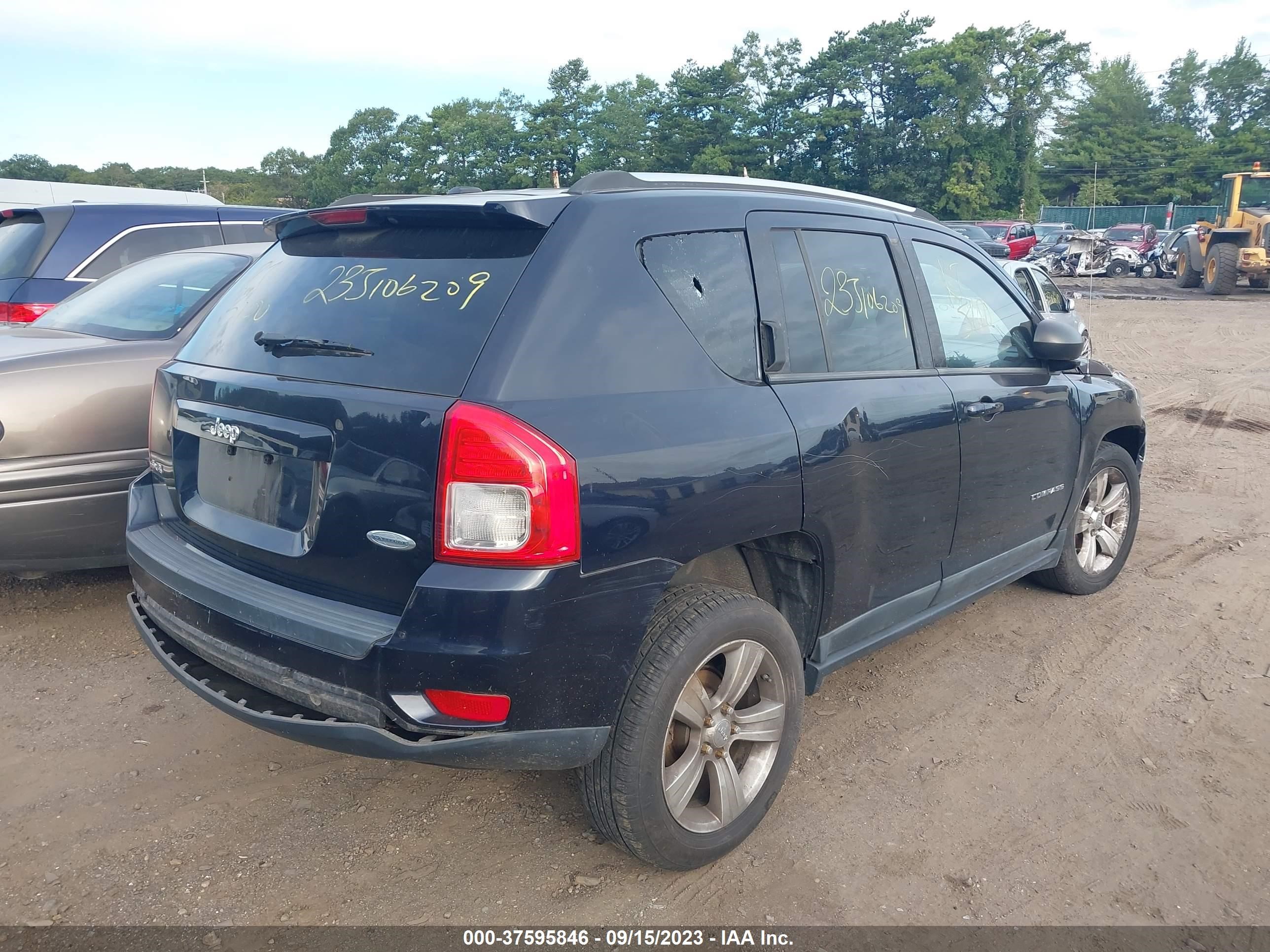 Photo 3 VIN: 1J4NF1FB9BD194018 - JEEP COMPASS 