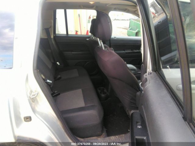 Photo 7 VIN: 1J4NF1FBXBD135057 - JEEP COMPASS 