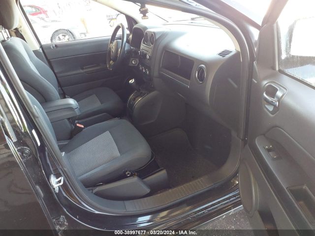 Photo 4 VIN: 1J4NF1FBXBD155051 - JEEP COMPASS 