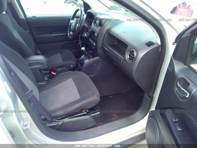 Photo 4 VIN: 1J4NF1FBXBD210923 - JEEP COMPASS 