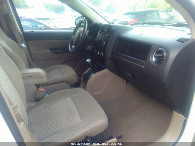 Photo 4 VIN: 1J4NF1FBXBD215300 - JEEP COMPASS 