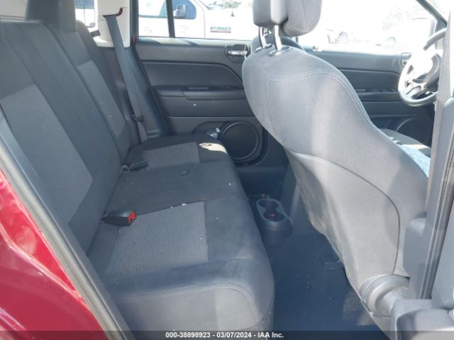 Photo 7 VIN: 1J4NF1FBXBD223235 - JEEP COMPASS 