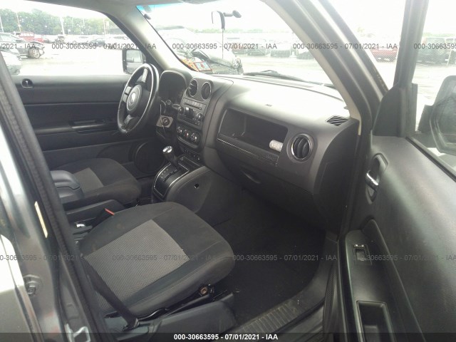 Photo 4 VIN: 1J4NF1GB1BD230086 - JEEP PATRIOT 