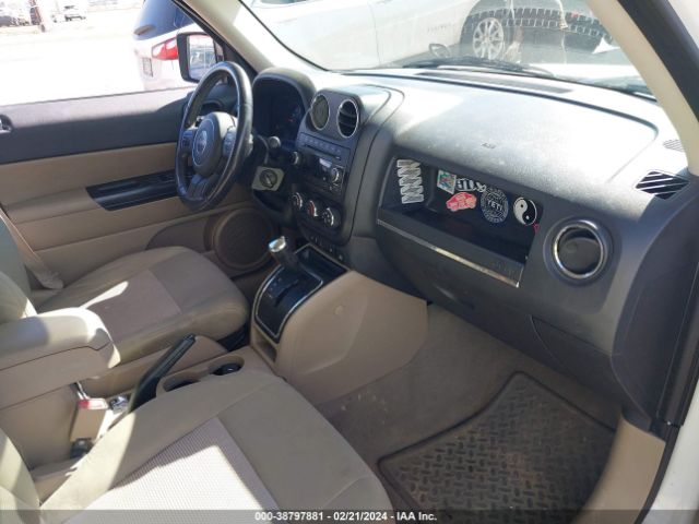 Photo 4 VIN: 1J4NF1GB3BD168870 - JEEP PATRIOT 