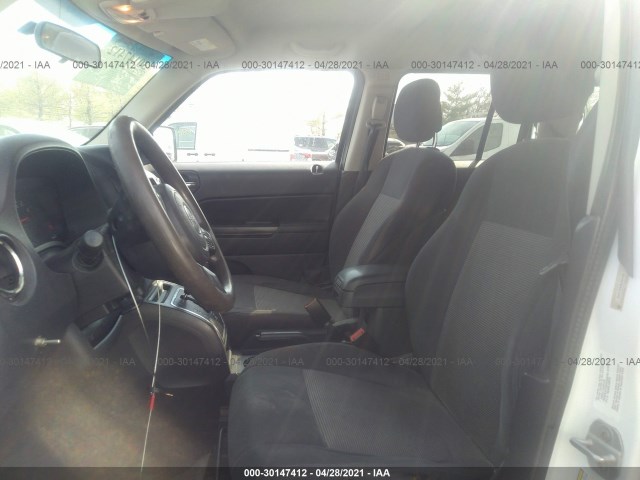 Photo 4 VIN: 1J4NF1GB8BD201393 - JEEP PATRIOT 