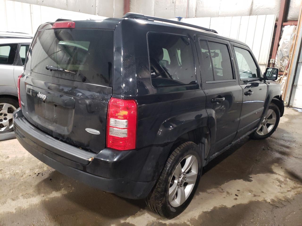 Photo 2 VIN: 1J4NF1GBXBD222973 - JEEP LIBERTY (PATRIOT) 