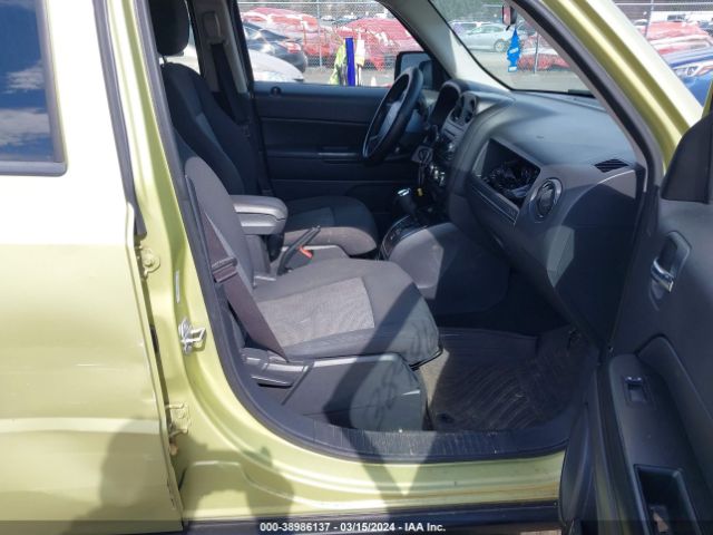 Photo 4 VIN: 1J4NF2GB0AD510828 - JEEP PATRIOT 