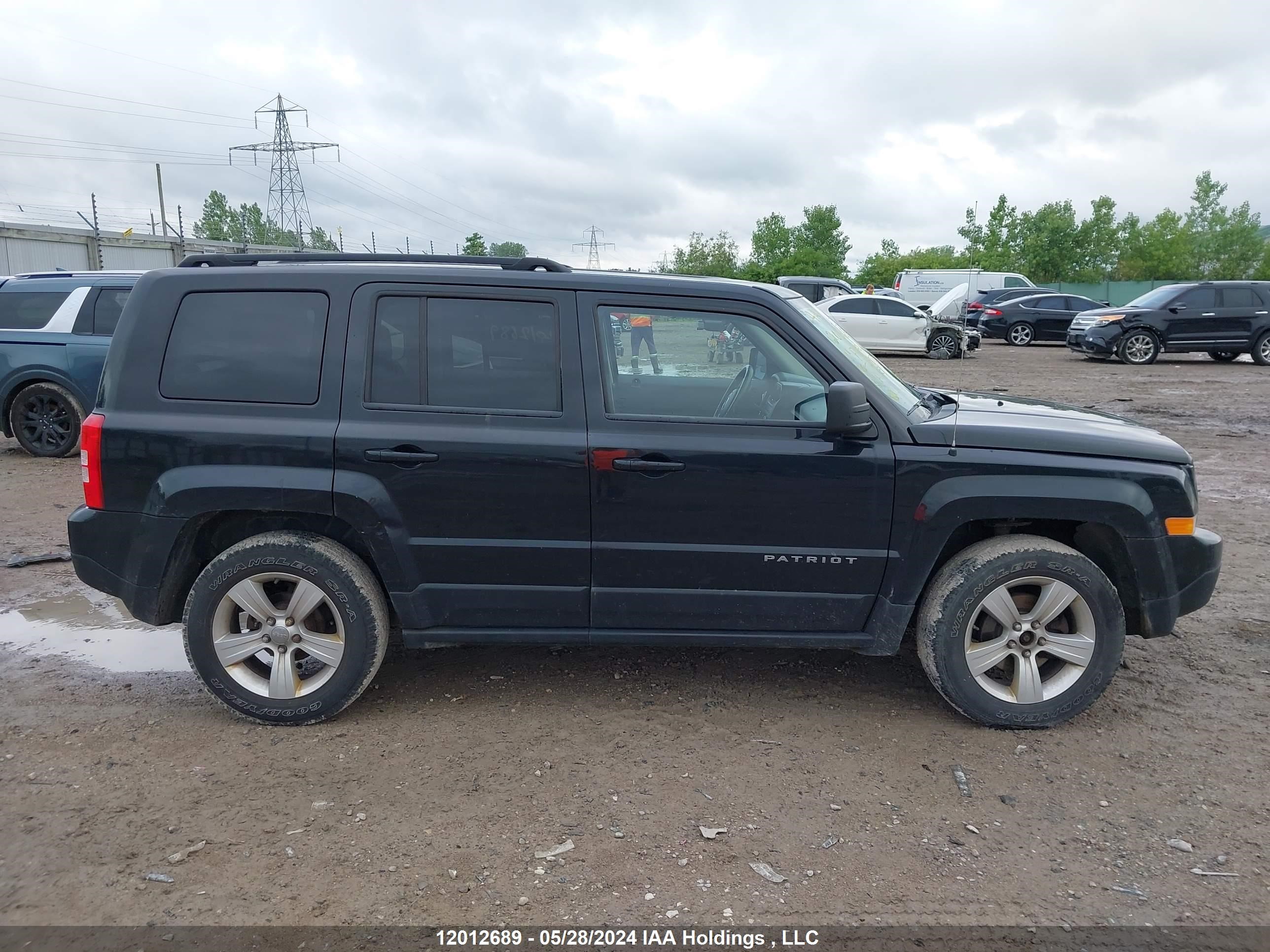 Photo 12 VIN: 1J4NF2GB0BD104873 - JEEP LIBERTY (PATRIOT) 