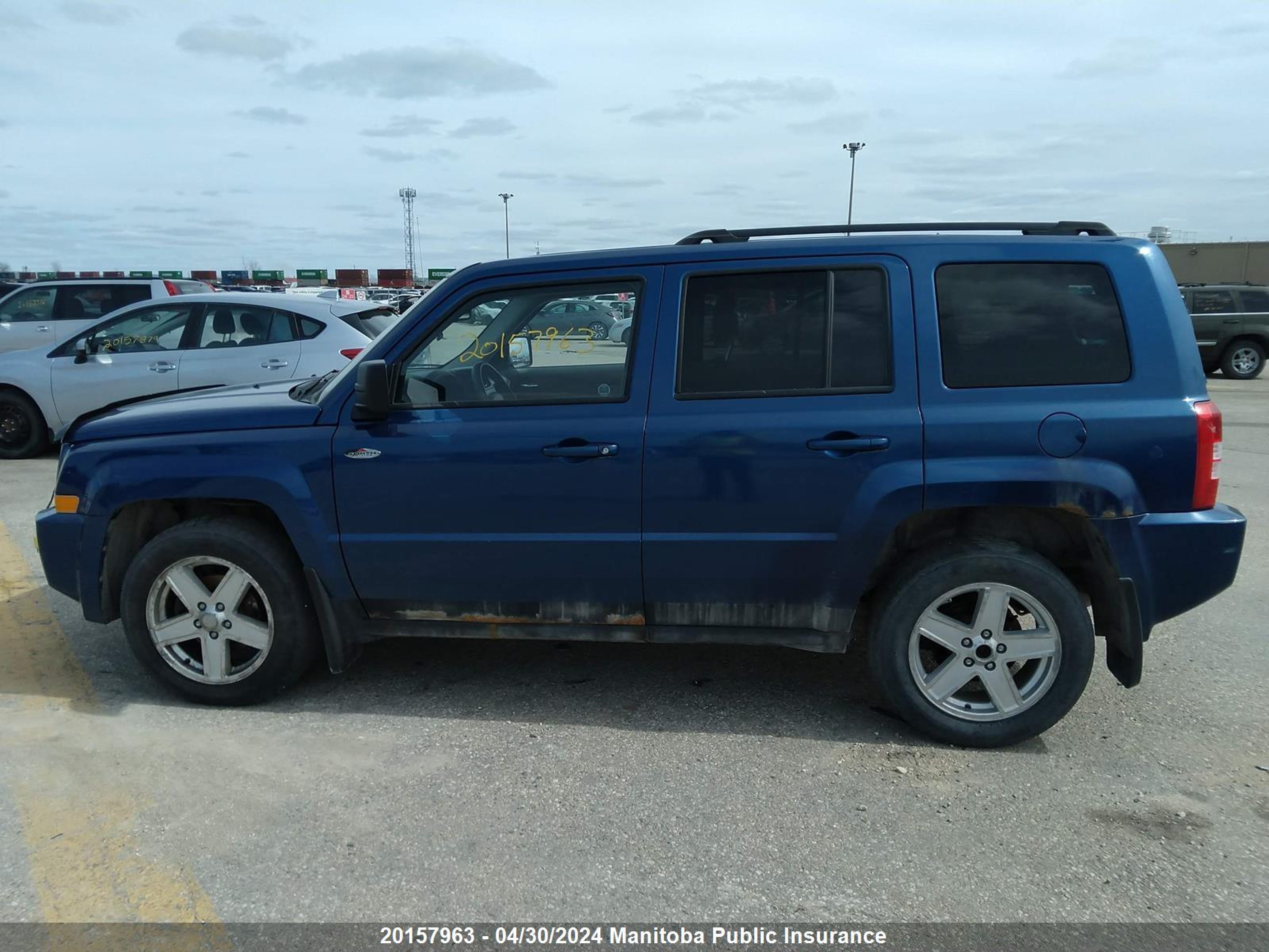 Photo 13 VIN: 1J4NF2GB1AD511325 - JEEP LIBERTY (PATRIOT) 