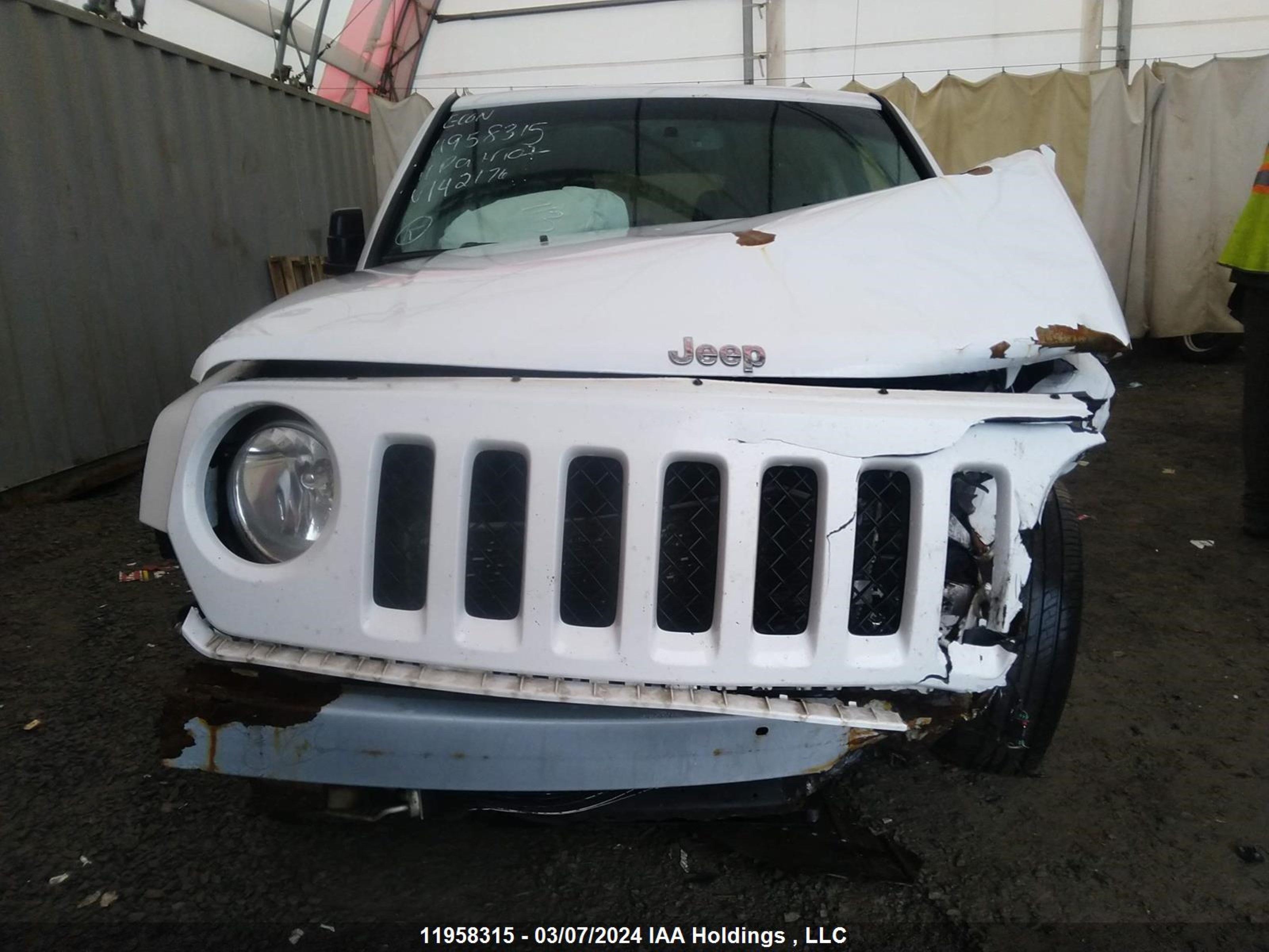 Photo 12 VIN: 1J4NF2GB3BD142176 - JEEP LIBERTY (PATRIOT) 