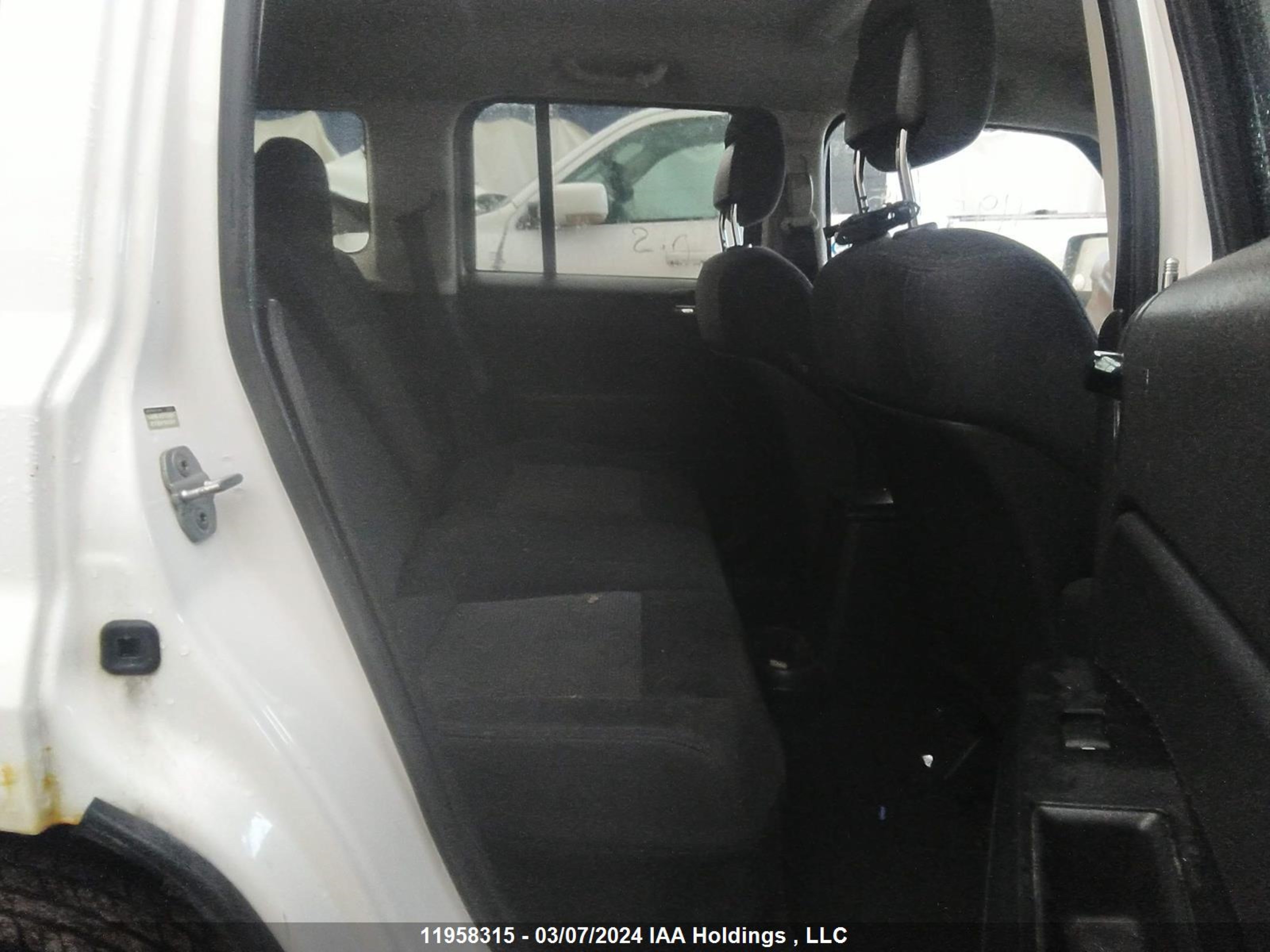 Photo 7 VIN: 1J4NF2GB3BD142176 - JEEP LIBERTY (PATRIOT) 