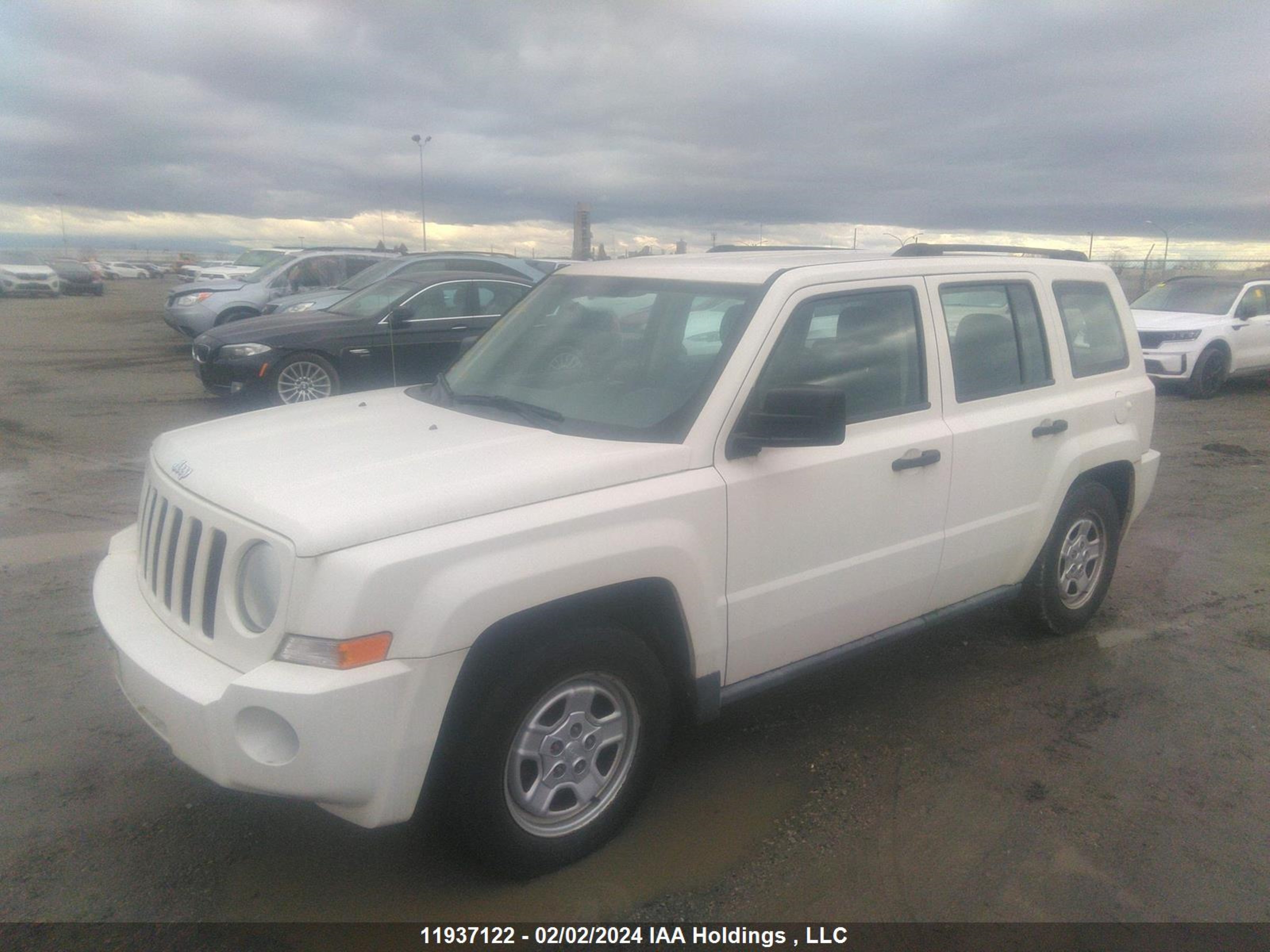 Photo 1 VIN: 1J4NF2GB4AD610141 - JEEP LIBERTY (PATRIOT) 