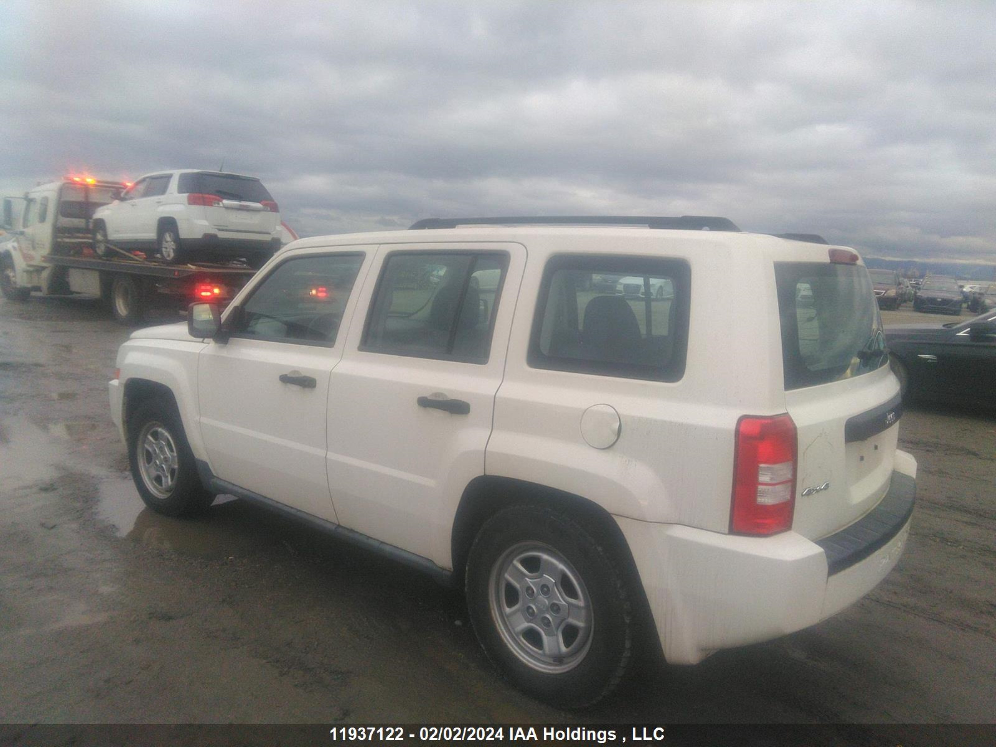 Photo 2 VIN: 1J4NF2GB4AD610141 - JEEP LIBERTY (PATRIOT) 