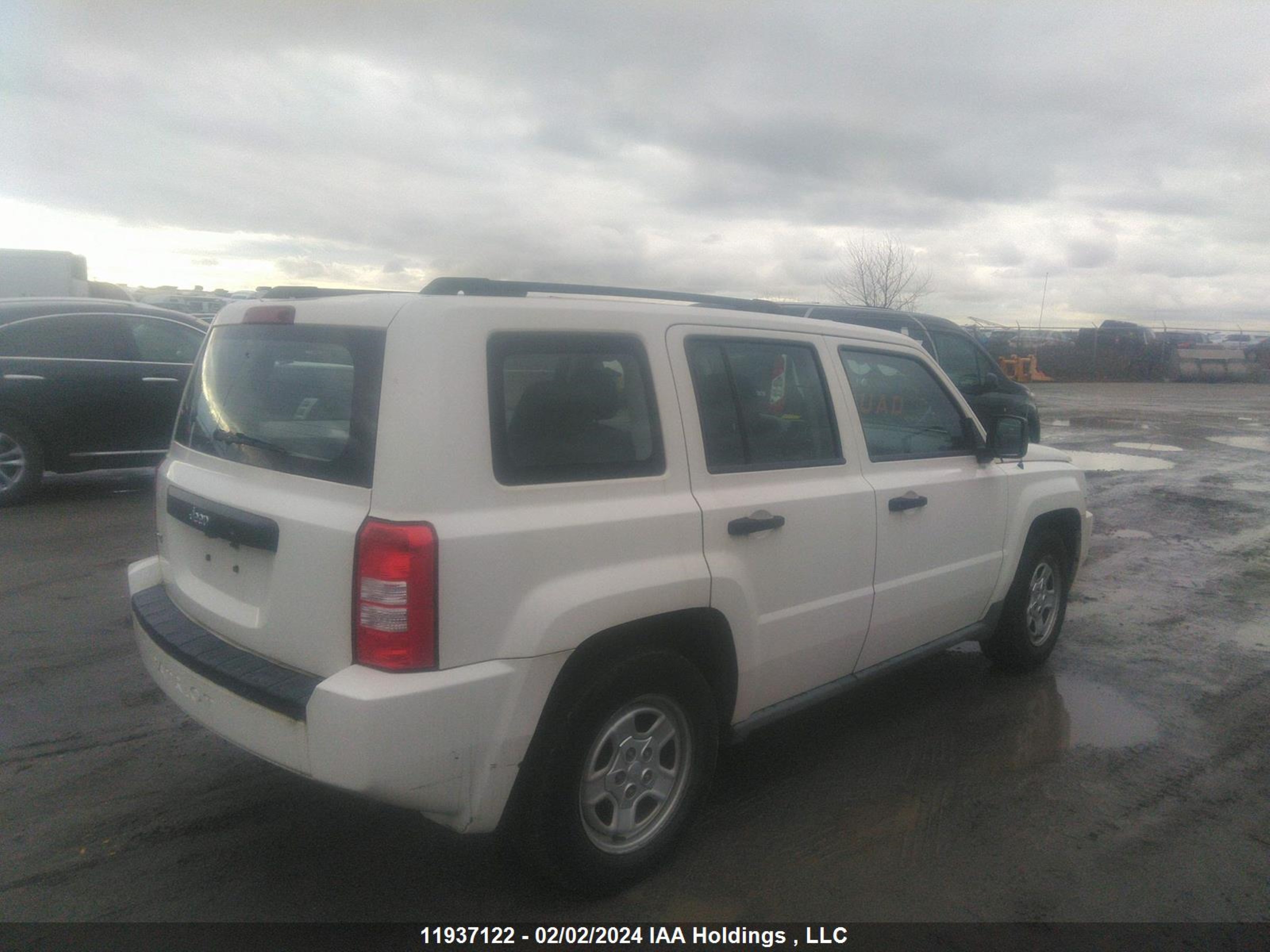 Photo 3 VIN: 1J4NF2GB4AD610141 - JEEP LIBERTY (PATRIOT) 