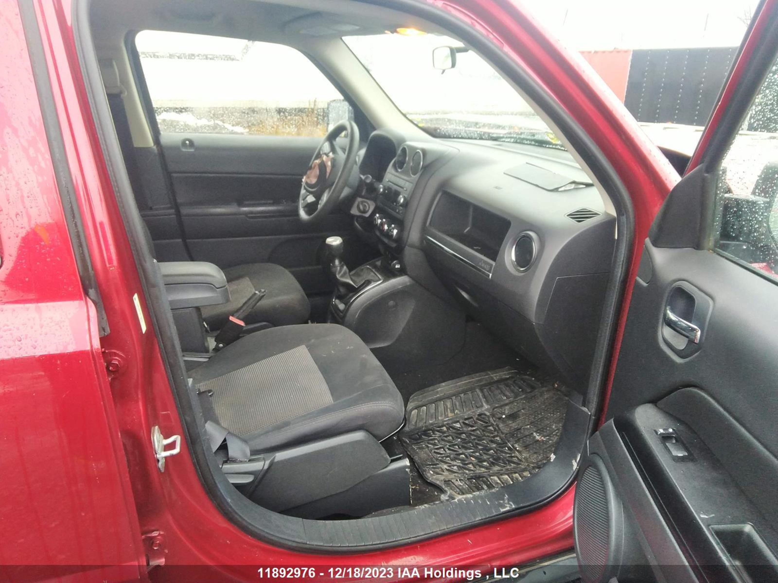 Photo 4 VIN: 1J4NF2GB5BD178015 - JEEP LIBERTY (PATRIOT) 