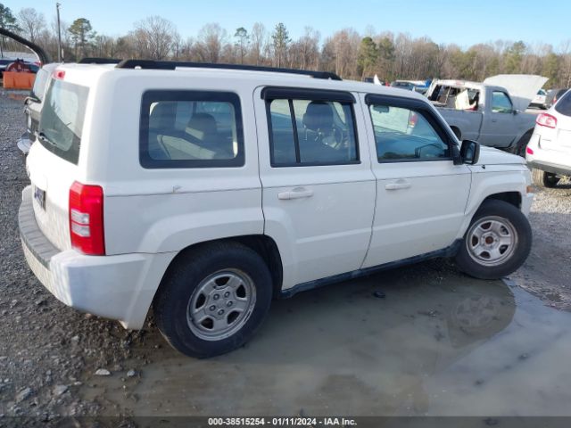 Photo 3 VIN: 1J4NF2GB7AD551795 - JEEP PATRIOT 