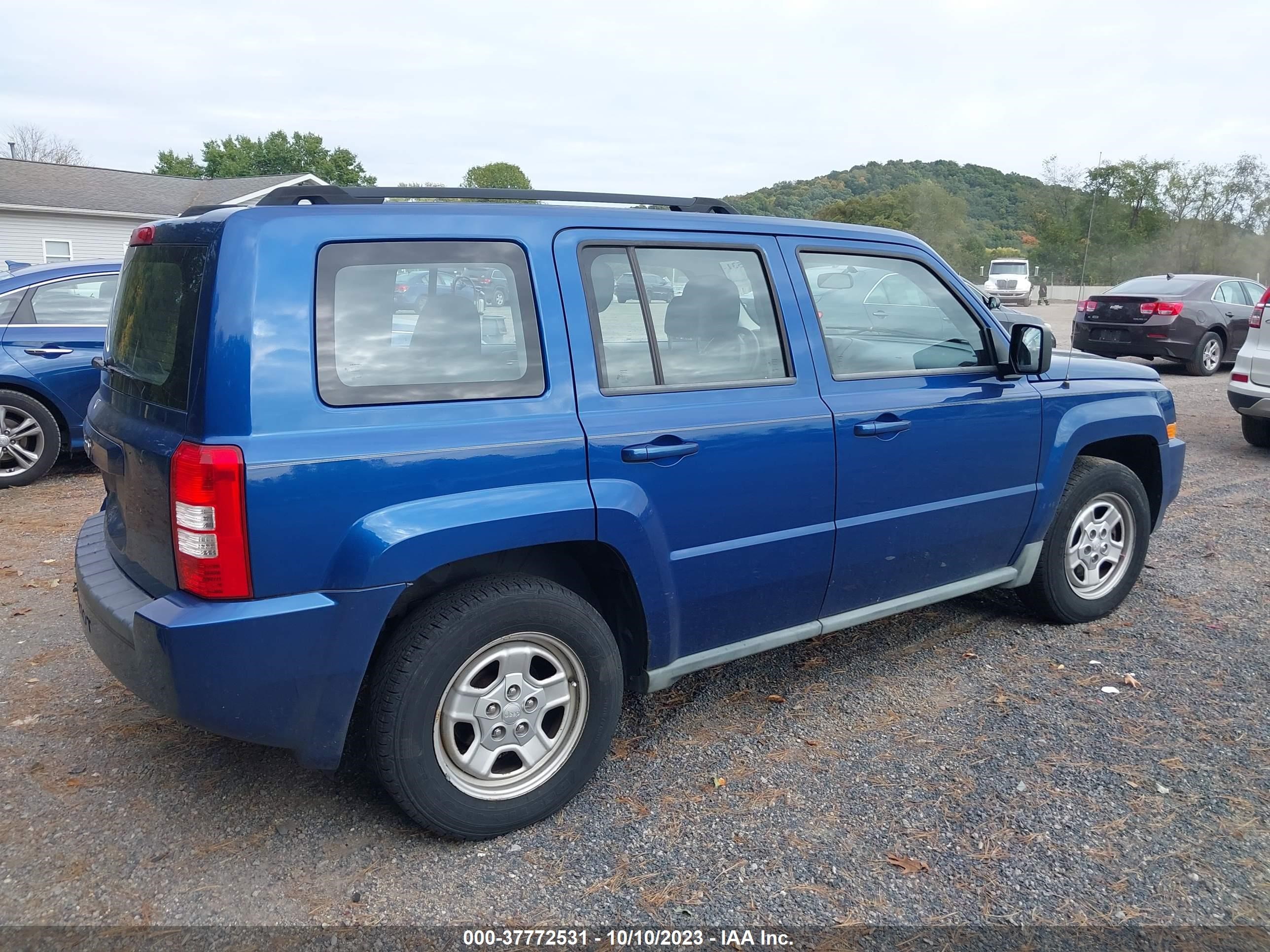 Photo 3 VIN: 1J4NF2GB7AD591388 - JEEP LIBERTY (PATRIOT) 