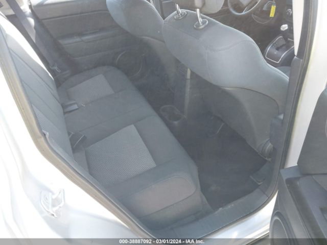 Photo 7 VIN: 1J4NF2GB8AD649525 - JEEP PATRIOT 