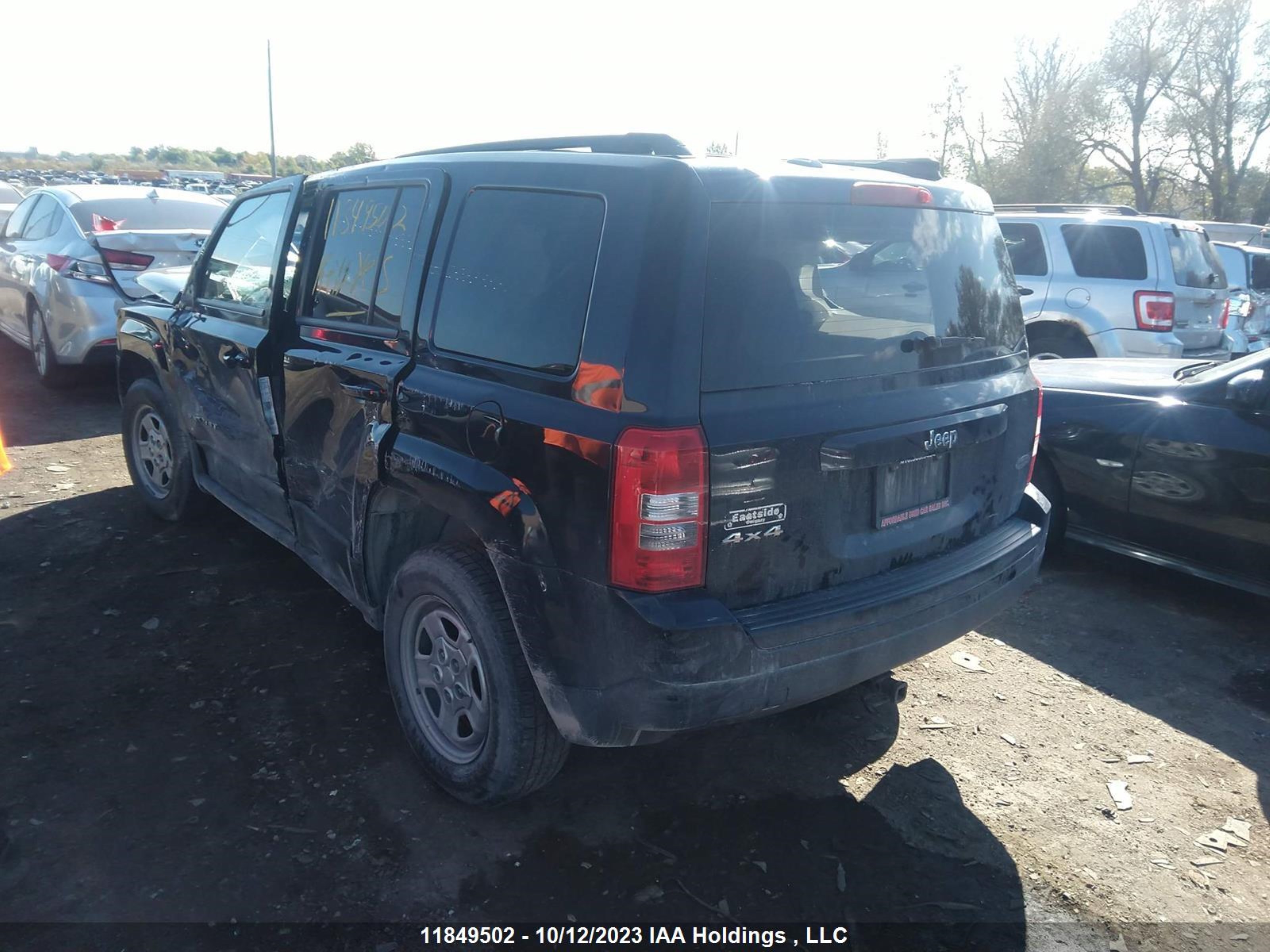 Photo 2 VIN: 1J4NF2GB8BD226168 - JEEP LIBERTY (PATRIOT) 