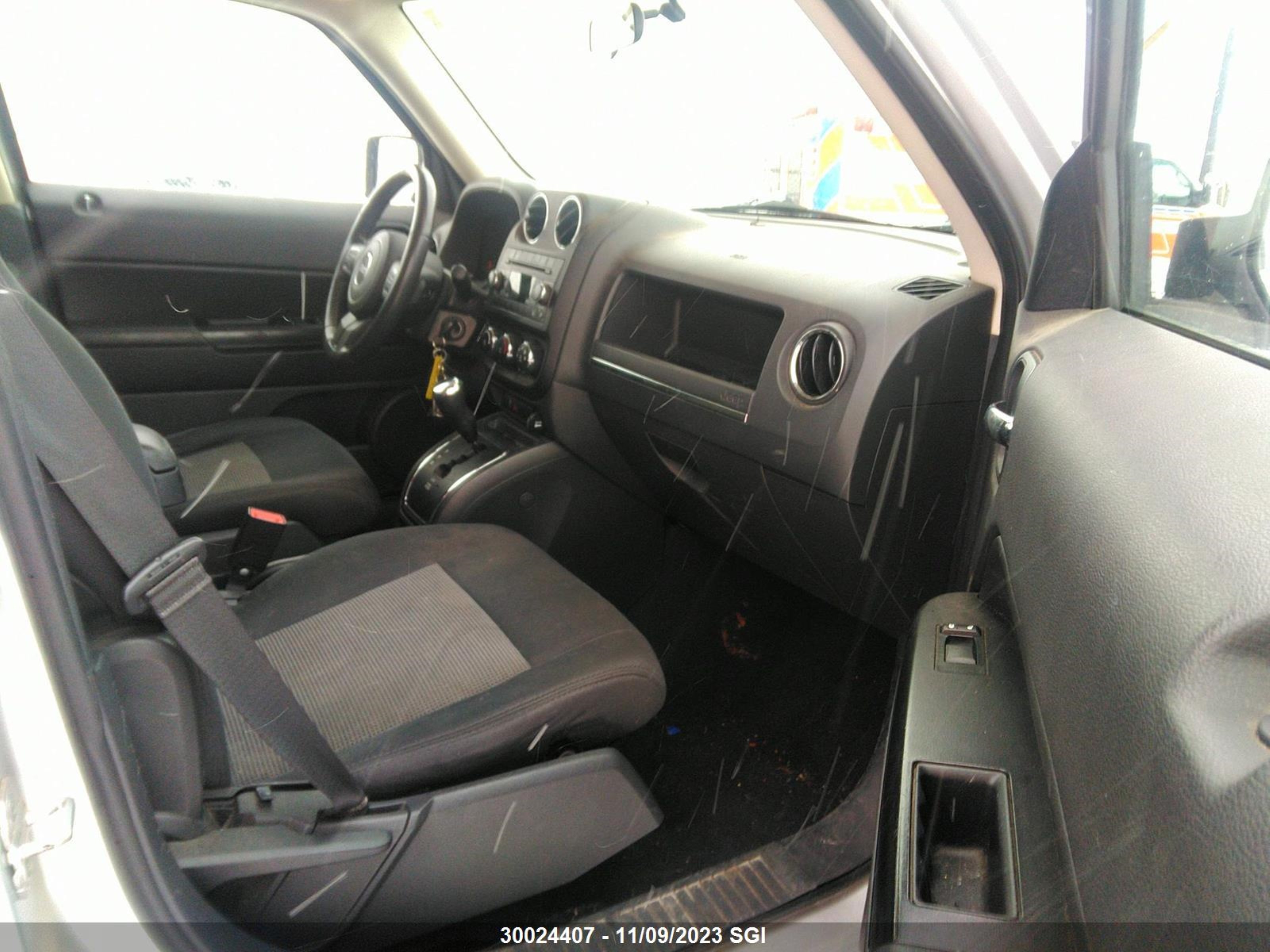 Photo 4 VIN: 1J4NF2GBXBD149240 - JEEP LIBERTY (PATRIOT) 