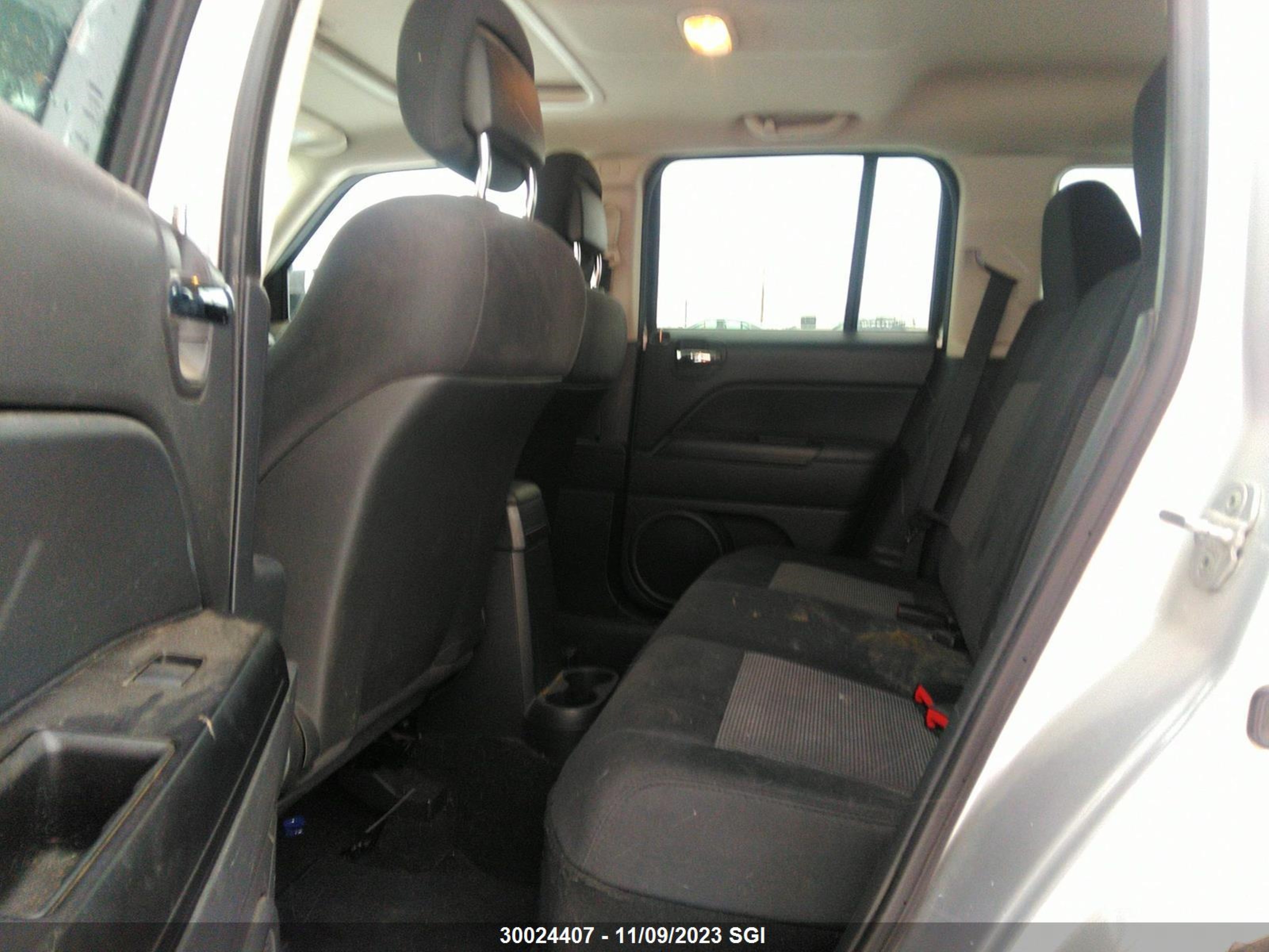 Photo 7 VIN: 1J4NF2GBXBD149240 - JEEP LIBERTY (PATRIOT) 