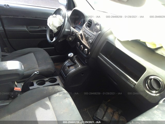 Photo 4 VIN: 1J4NF4FB3AD505474 - JEEP COMPASS 