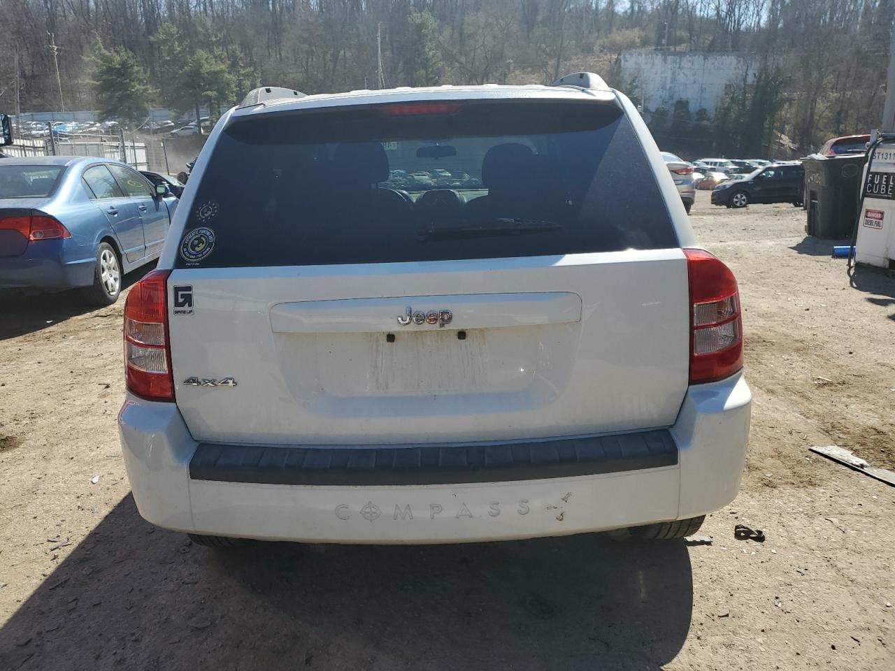 Photo 5 VIN: 1J4NF4FB4AD593340 - JEEP COMPASS 