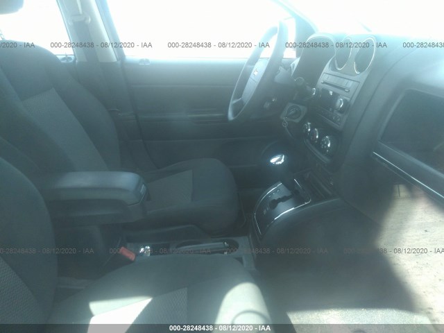 Photo 4 VIN: 1J4NF4FB6AD672749 - JEEP COMPASS 