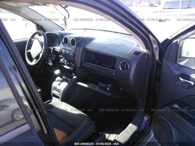 Photo 4 VIN: 1J4NF4FB8AD604601 - JEEP COMPASS 