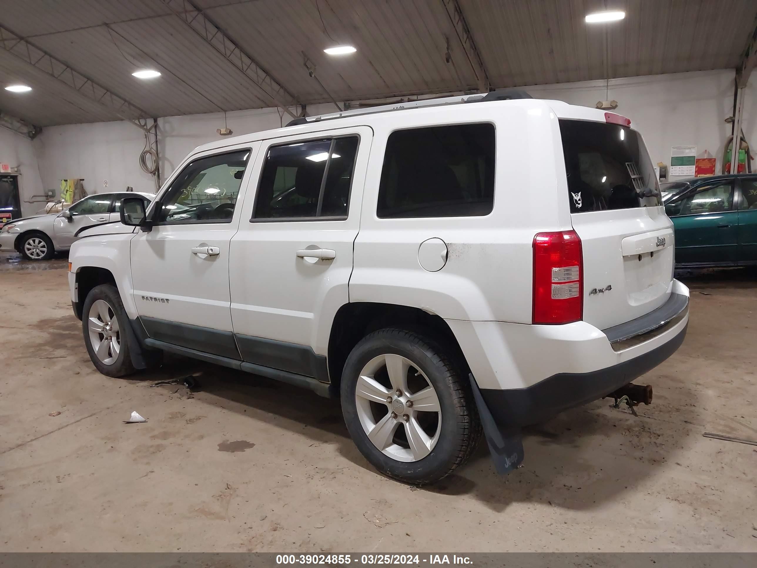 Photo 2 VIN: 1J4NF4GB5BD265800 - JEEP LIBERTY (PATRIOT) 