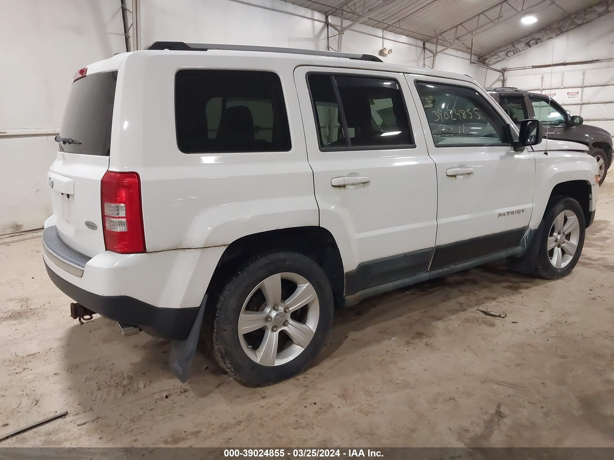 Photo 3 VIN: 1J4NF4GB5BD265800 - JEEP LIBERTY (PATRIOT) 