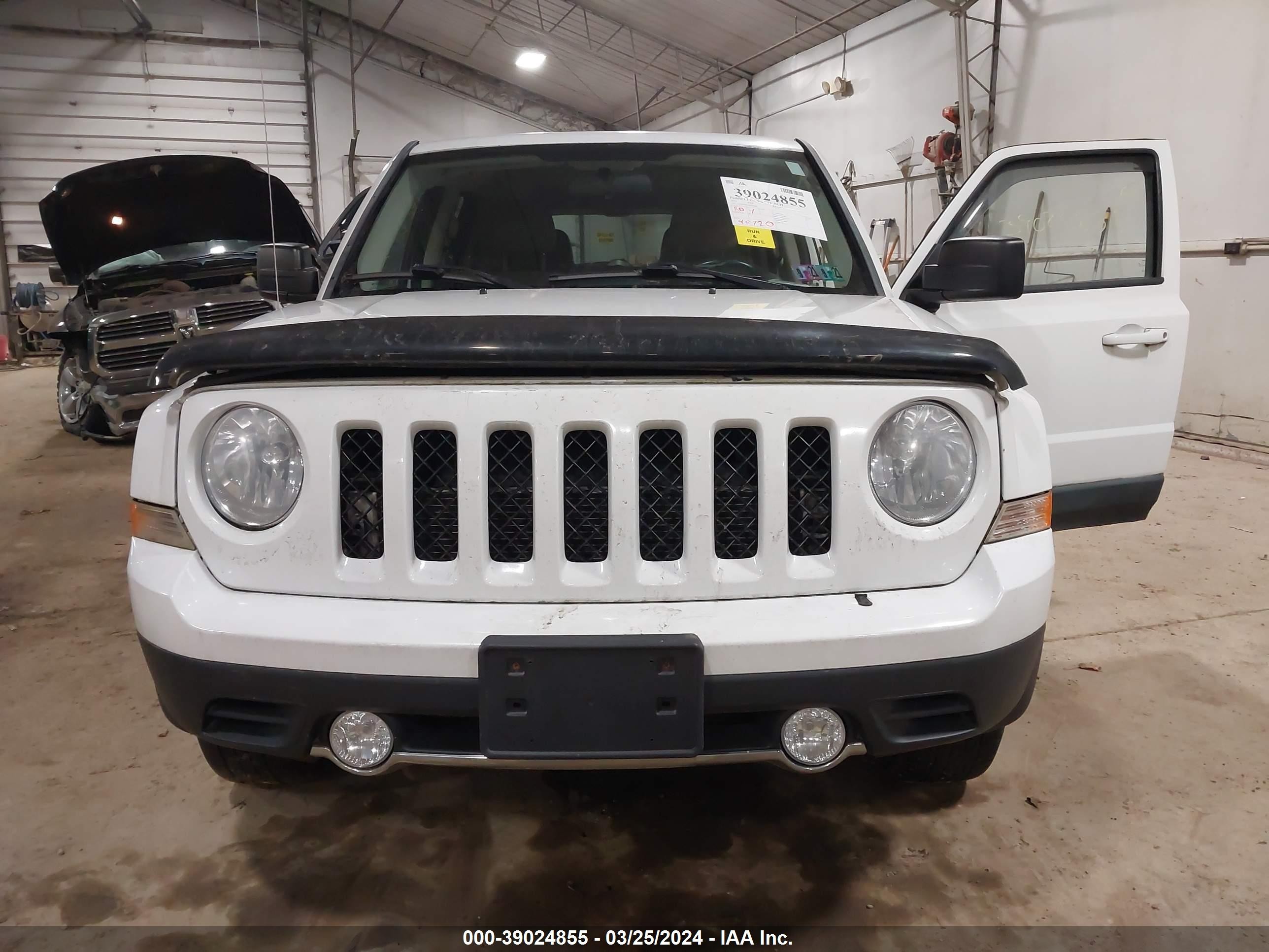 Photo 5 VIN: 1J4NF4GB5BD265800 - JEEP LIBERTY (PATRIOT) 