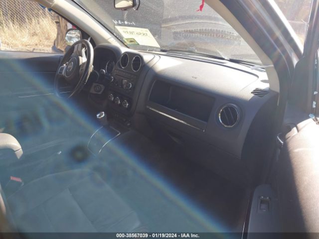 Photo 4 VIN: 1J4NF5FB0BD275867 - JEEP COMPASS 