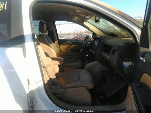 Photo 4 VIN: 1J4NF5FB1BD209909 - JEEP COMPASS 