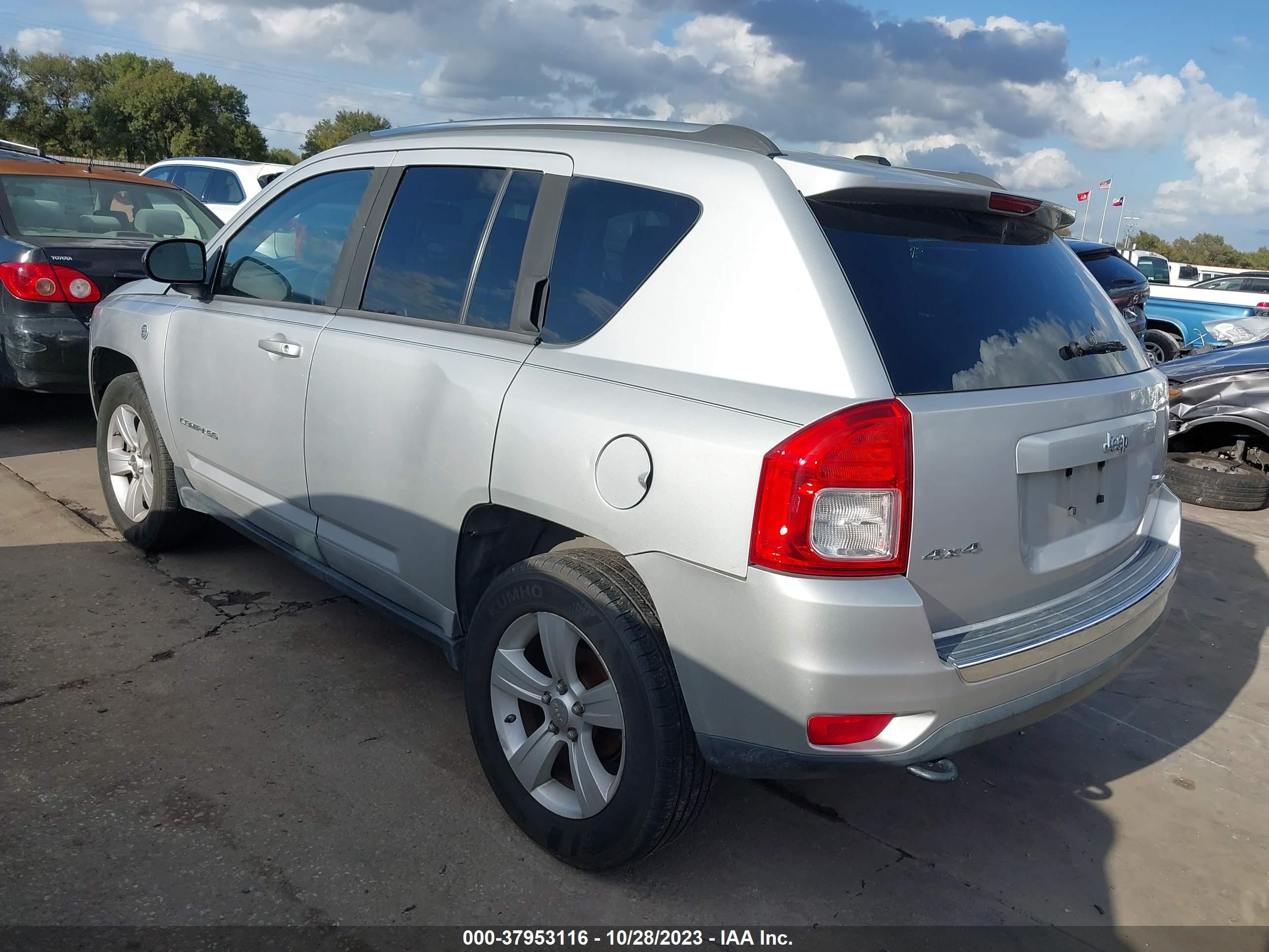 Photo 2 VIN: 1J4NF5FB7BD143785 - JEEP COMPASS 