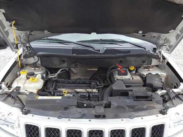 Photo 6 VIN: 1J4NT1FA0BD143958 - JEEP COMPASS 