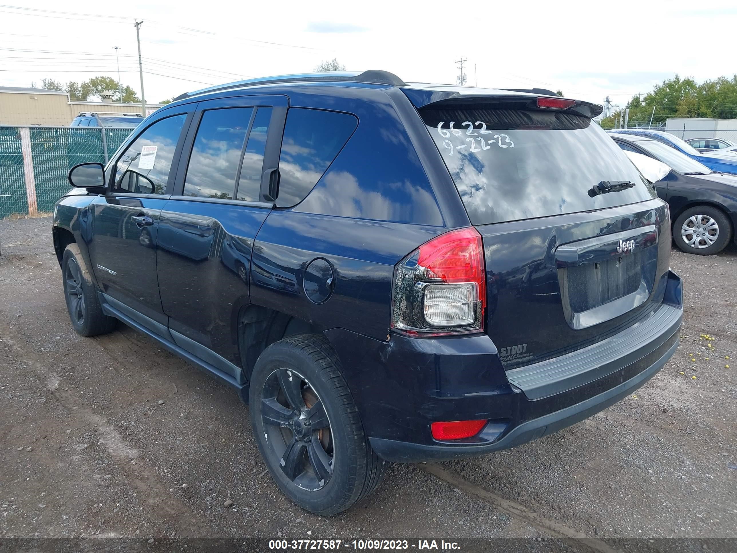 Photo 2 VIN: 1J4NT1FA0BD176622 - JEEP COMPASS 