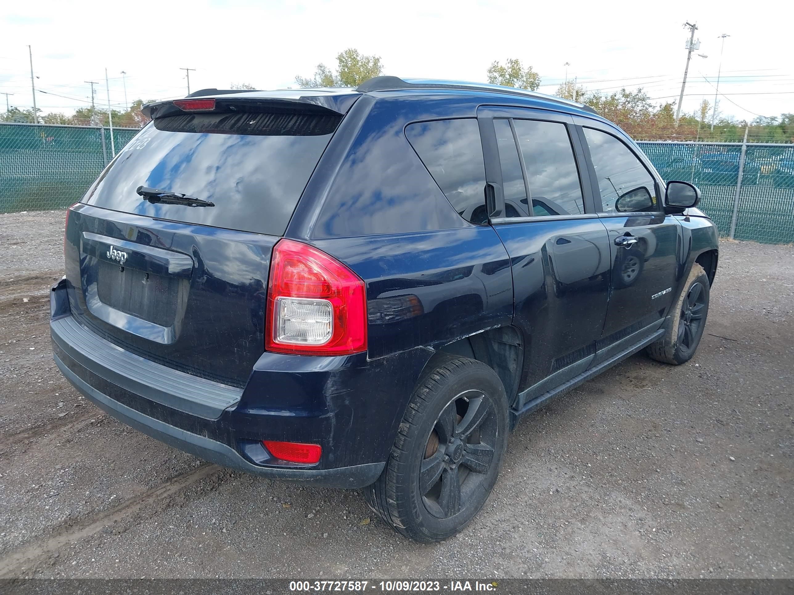 Photo 3 VIN: 1J4NT1FA0BD176622 - JEEP COMPASS 