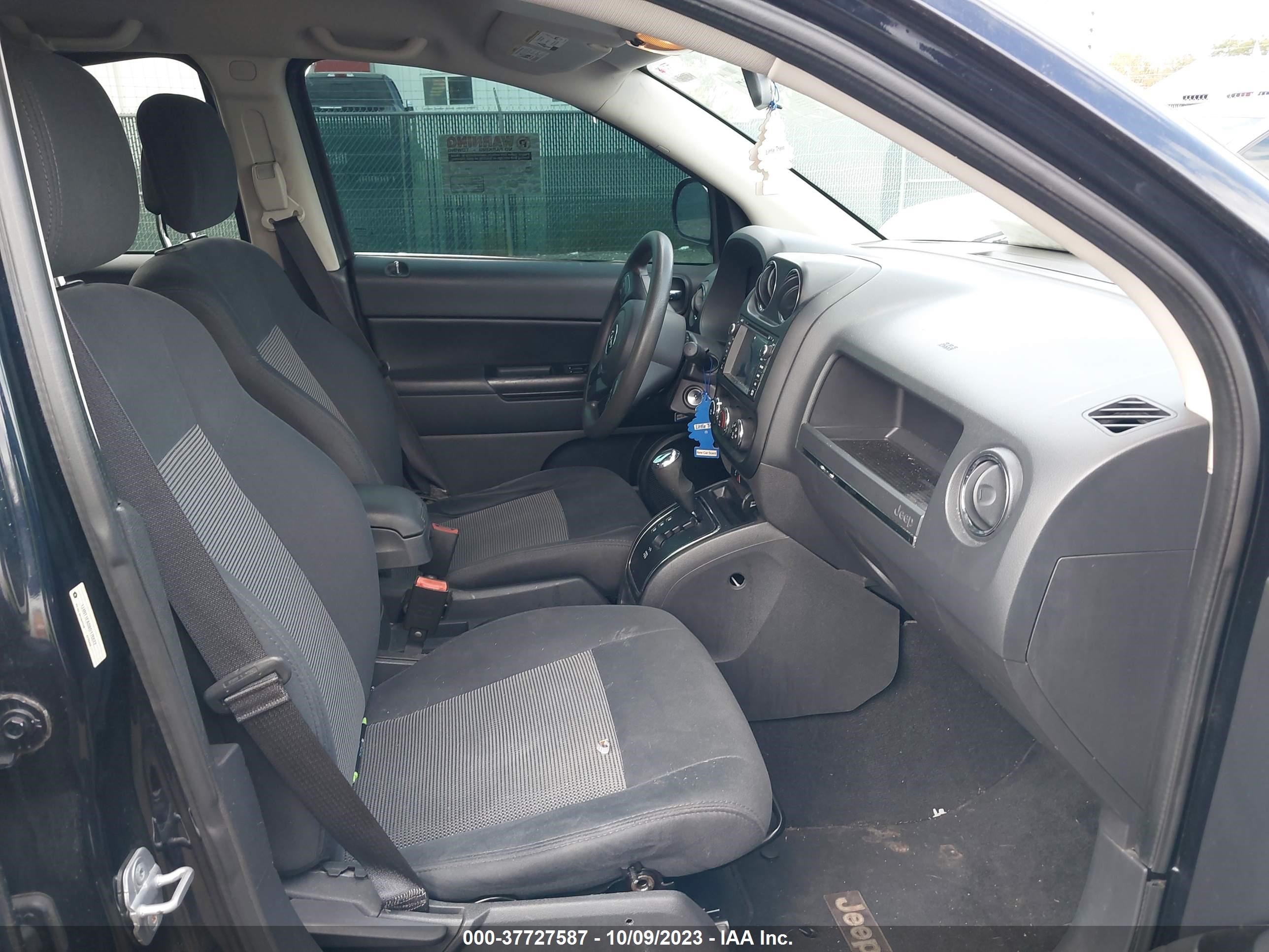 Photo 4 VIN: 1J4NT1FA0BD176622 - JEEP COMPASS 