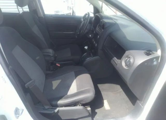 Photo 4 VIN: 1J4NT1FA1BD289589 - JEEP COMPASS 